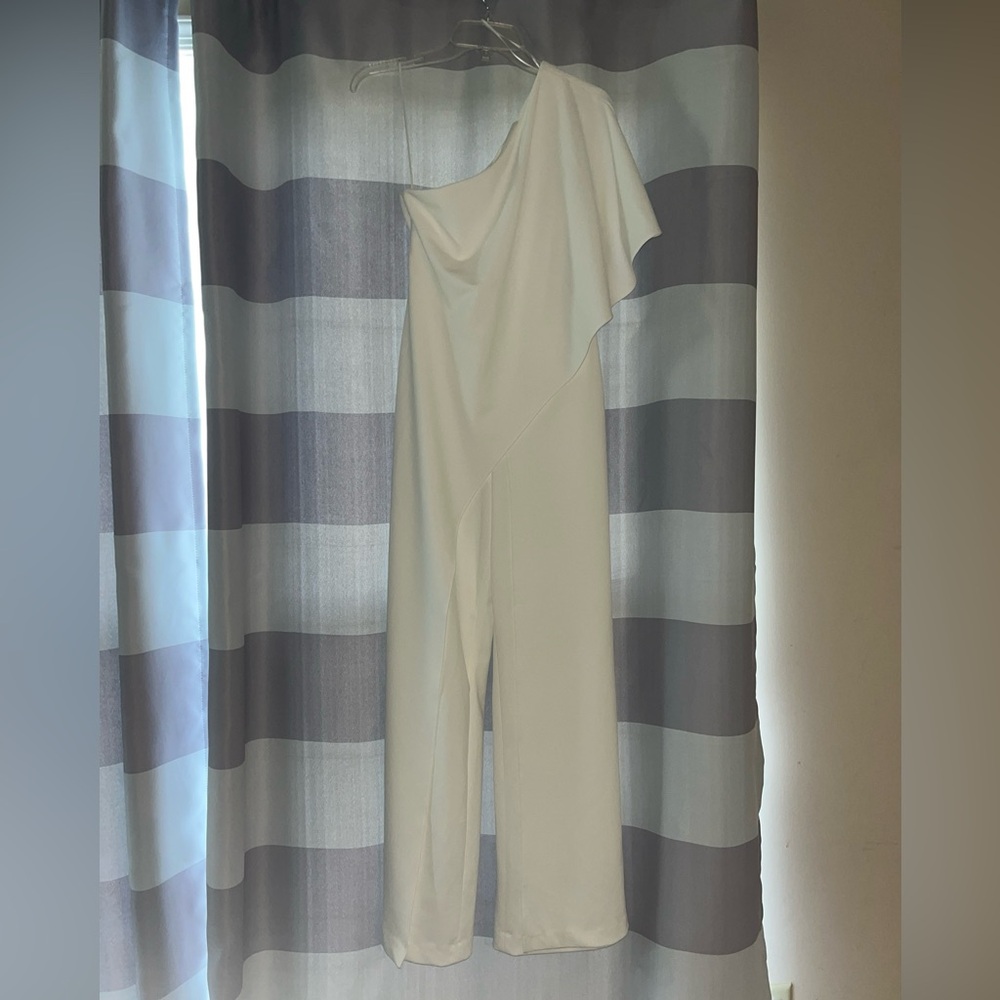 Ardrianna Papell Ivory One-Shoulder Flutter Sleeve Jumpsuit Sz 4